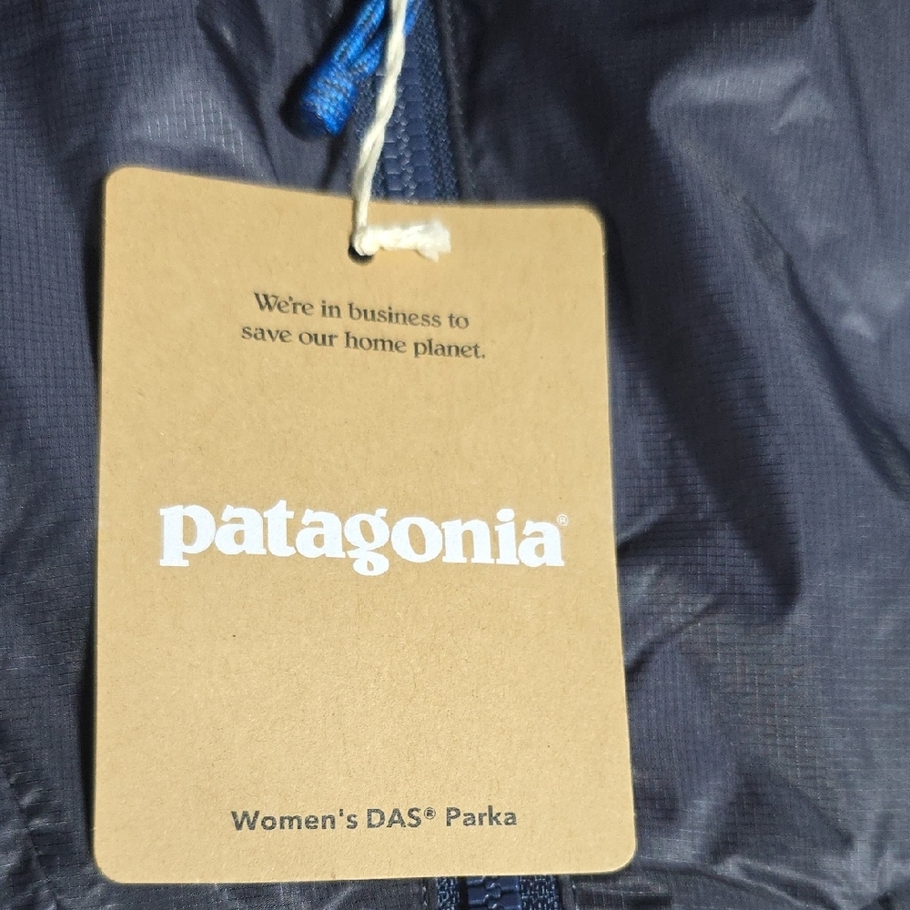 Women's Patagonia DAS Navy Parka with Blue Accents - Picture 2 of 8